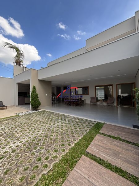 Casa com 4 quartos e 5 banheiros à venda no bairro Parque das Alamedas, Guaratingueta