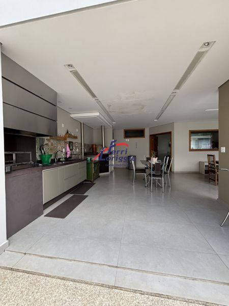Casa com 4 quartos e 5 banheiros à venda no bairro Parque das Alamedas, Guaratingueta