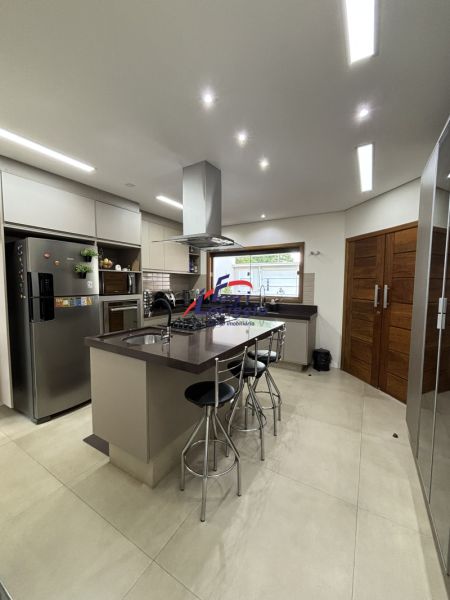 Casa com 4 quartos e 5 banheiros à venda no bairro Parque das Alamedas, Guaratingueta