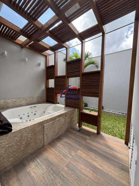 Casa com 4 quartos e 5 banheiros à venda no bairro Parque das Alamedas, Guaratingueta