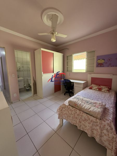 Casa com 3 quartos e 4 banheiros à venda no bairro Village Santana, Guaratingueta