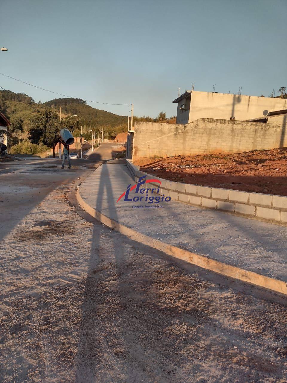 Terreno à venda no bairro Santa Barbara, Guaratingueta