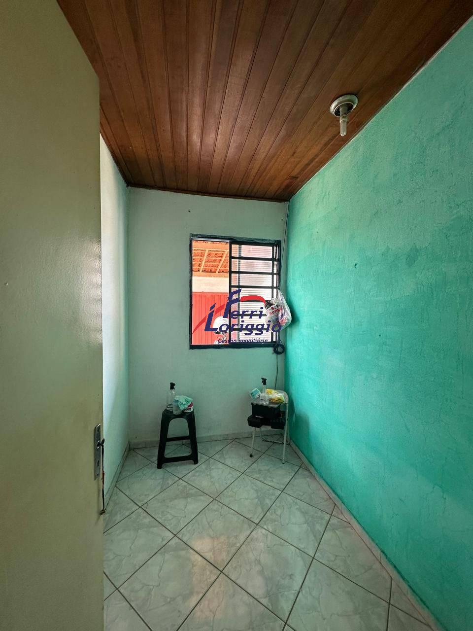Casa com 3 quartos e 2 banheiros à venda no bairro Parque Santa Clara, Guaratingueta