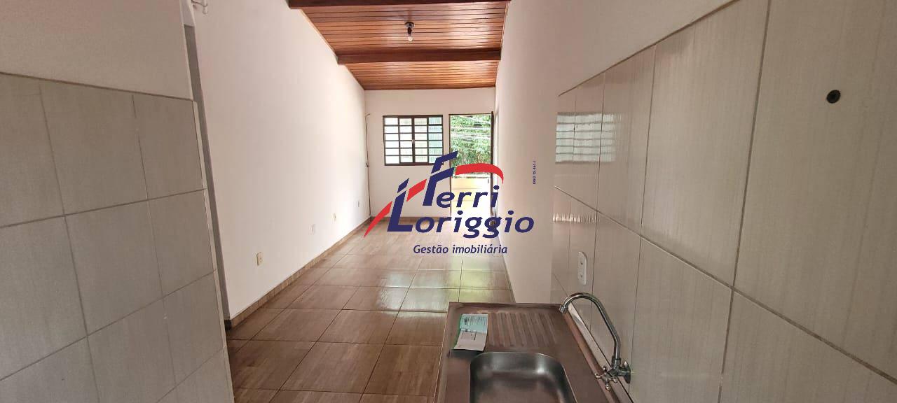 Casa com 6 quartos e 3 banheiros à venda no bairro Santa Rita, Guaratingueta