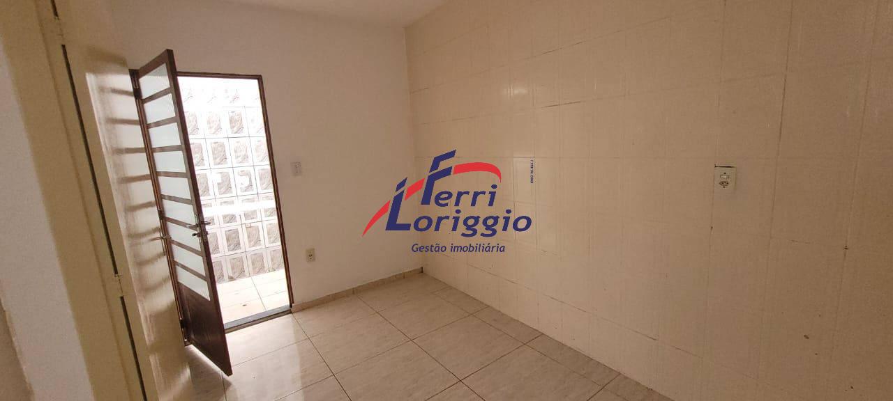 Casa com 6 quartos e 3 banheiros à venda no bairro Santa Rita, Guaratingueta