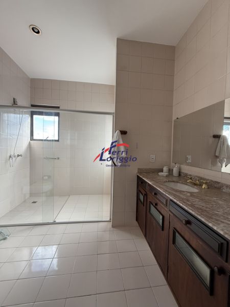 Casa com 5 quartos e 6 banheiros à venda no bairro Vila Paraiba, Guaratingueta