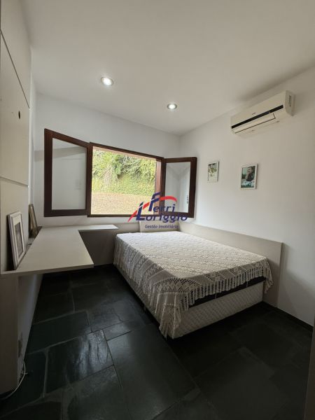 Casa com 5 quartos e 6 banheiros à venda no bairro Vila Paraiba, Guaratingueta