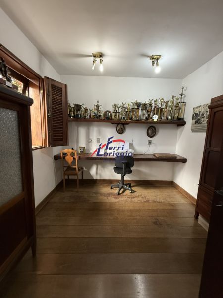 Casa com 5 quartos e 6 banheiros à venda no bairro Vila Paraiba, Guaratingueta