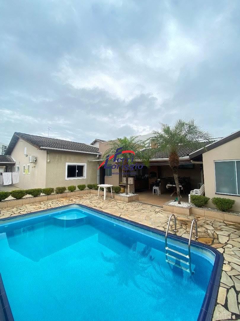 Casa com 3 quartos e 3 banheiros à venda no bairro Village Santana, Guaratingueta