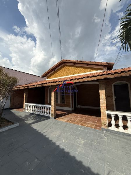 Casa com 4 quartos e 4 banheiros à venda no bairro Vila Hepacare, Lorena