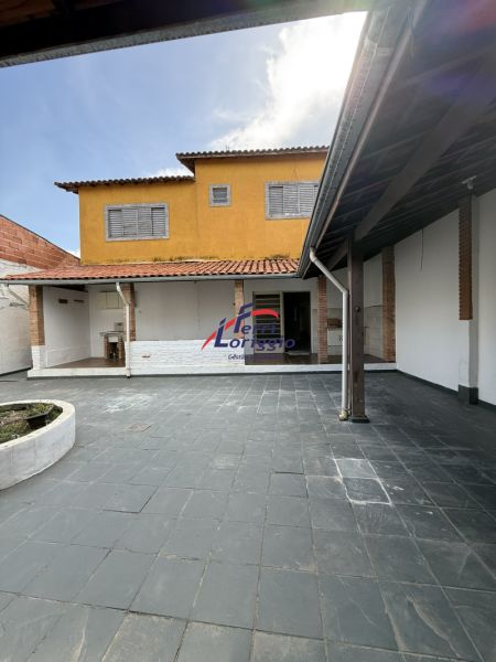 Casa com 4 quartos e 4 banheiros à venda no bairro Vila Hepacare, Lorena