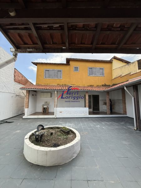 Casa com 4 quartos e 4 banheiros à venda no bairro Vila Hepacare, Lorena