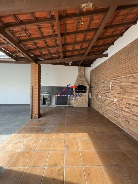 Casa com 4 quartos e 4 banheiros à venda no bairro Vila Hepacare, Lorena