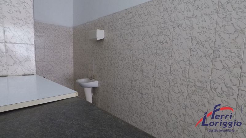 Ponto Comercial com 2 banheiros e 24m² para alugar no bairro Centro, Guaratingueta