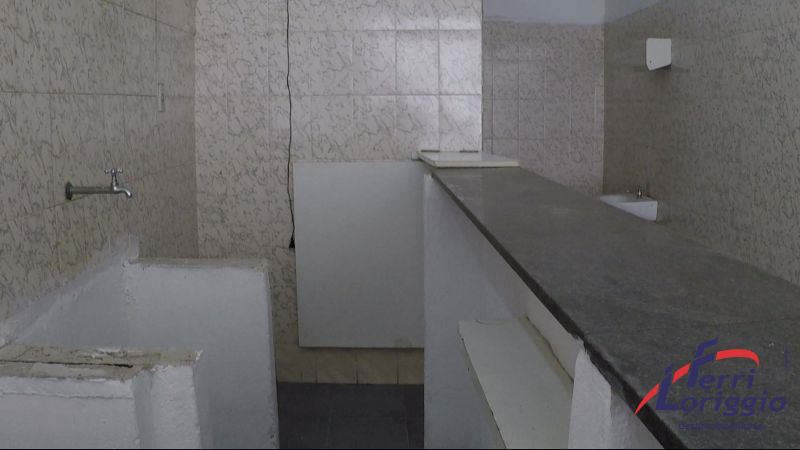 Ponto Comercial com 2 banheiros e 24m² para alugar no bairro Centro, Guaratingueta