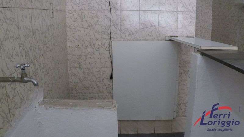 Ponto Comercial com 2 banheiros e 24m² para alugar no bairro Centro, Guaratingueta