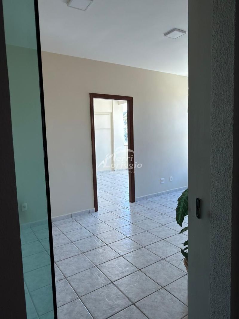 Sala com 85m² para alugar no bairro Centro, Guaratingueta
