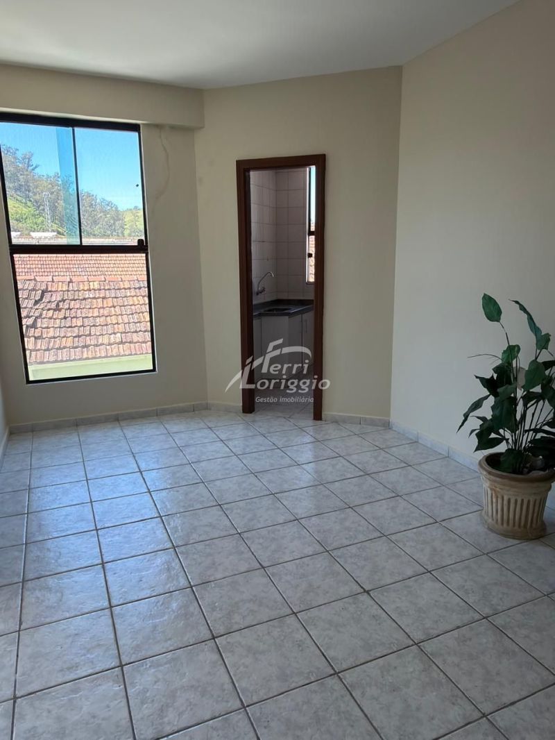 Sala com 85m² para alugar no bairro Centro, Guaratingueta