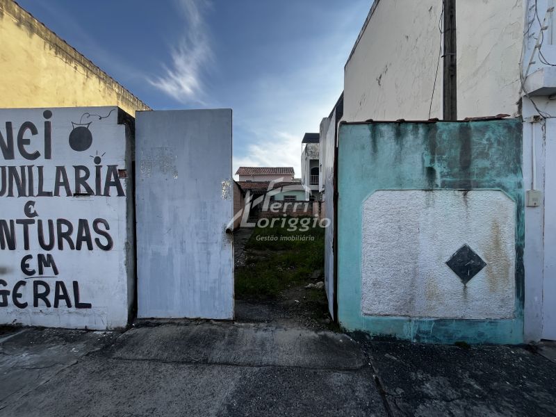 Casa de Fundos com 2 banheiros e 37m² para alugar no bairro Campo do Galvao, Guaratingueta