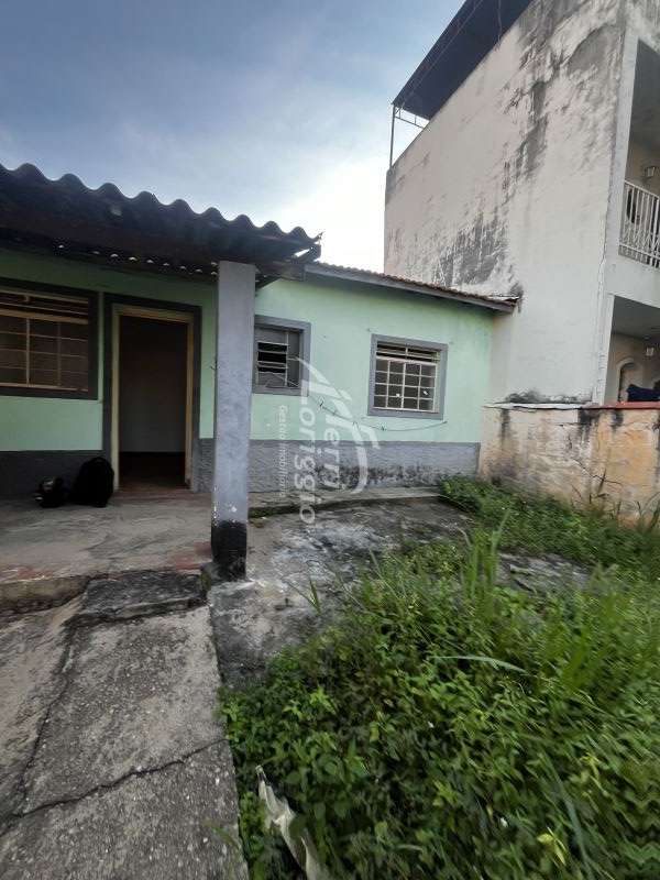 Casa de Fundos com 2 banheiros e 37m² para alugar no bairro Campo do Galvao, Guaratingueta