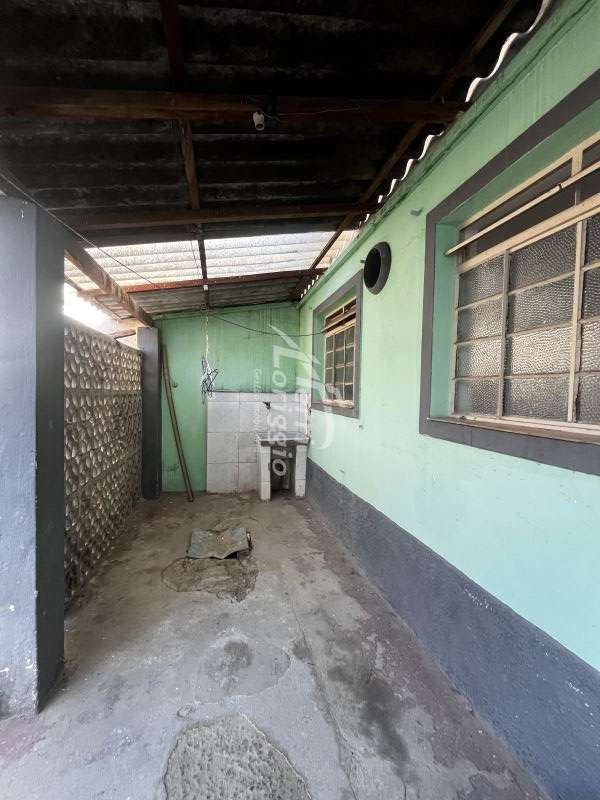 Casa de Fundos com 2 banheiros e 37m² para alugar no bairro Campo do Galvao, Guaratingueta