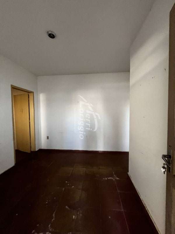 Casa de Fundos com 2 banheiros e 37m² para alugar no bairro Campo do Galvao, Guaratingueta