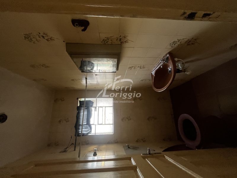 Casa de Fundos com 2 banheiros e 37m² para alugar no bairro Campo do Galvao, Guaratingueta