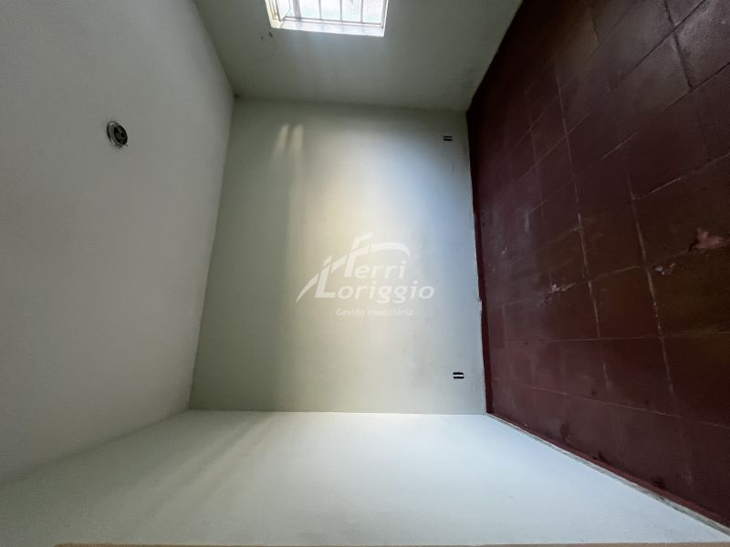 Casa de Fundos com 2 banheiros e 37m² para alugar no bairro Campo do Galvao, Guaratingueta