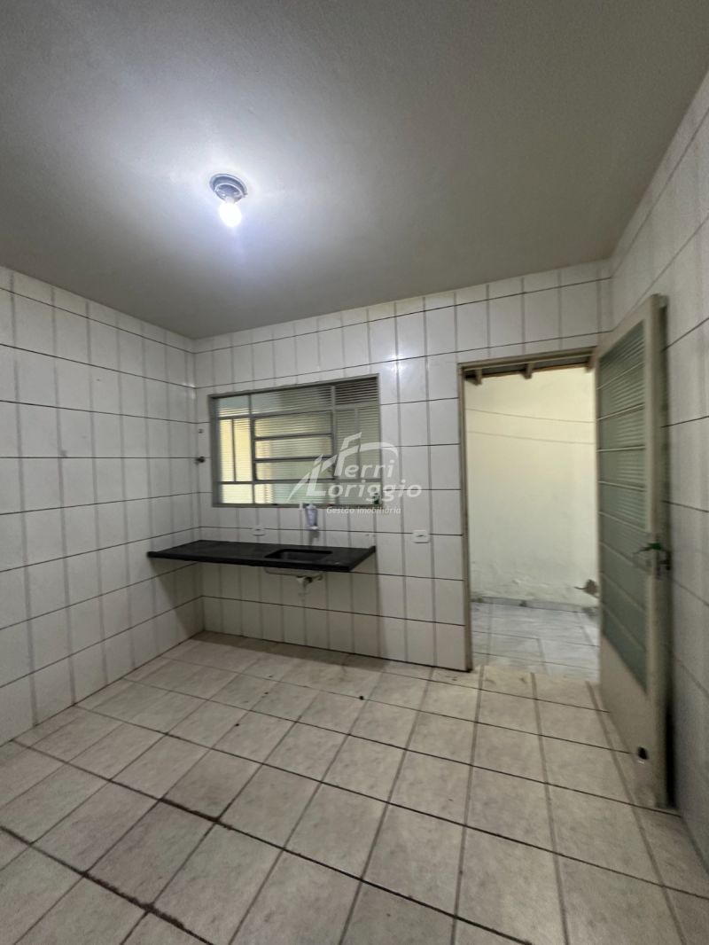 Casa com 3 quartos, 1 banheiro e 62m² para alugar no bairro Village Santana, Guaratingueta