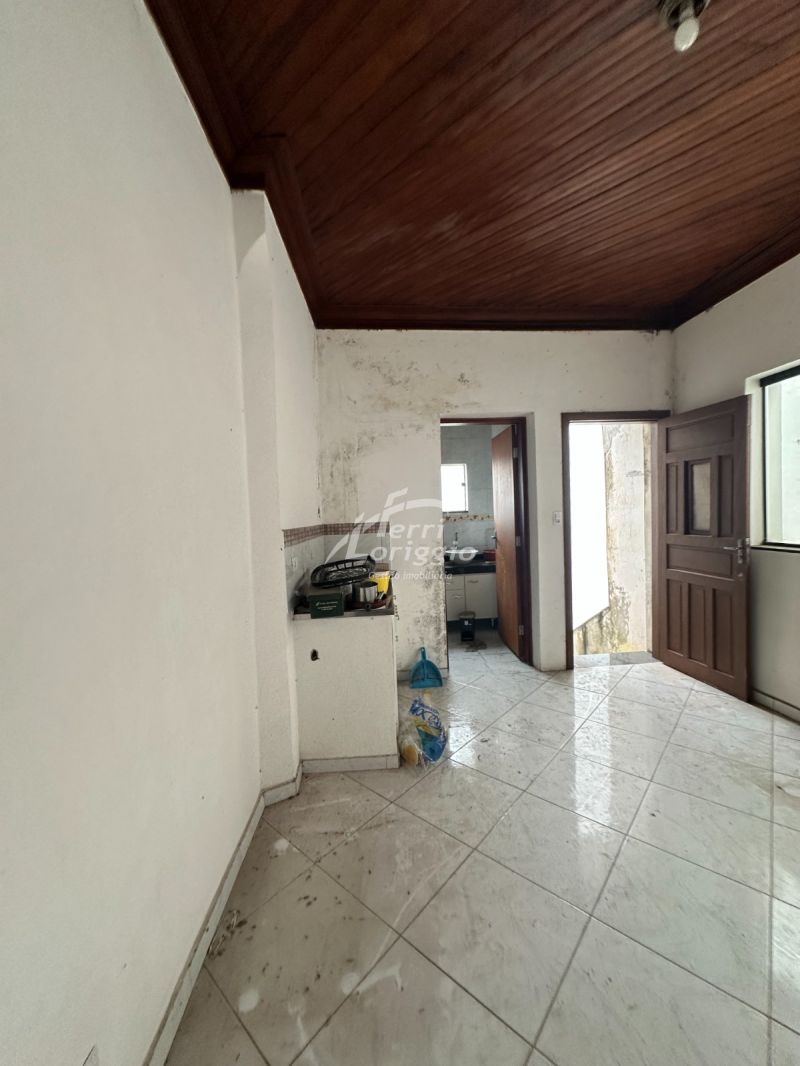 Casa com 182m² para alugar no bairro Centro, Guaratingueta