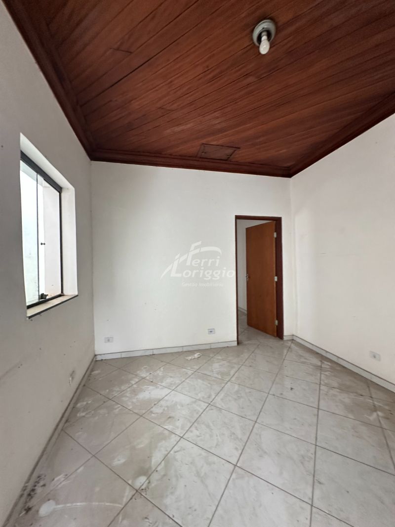 Casa com 182m² para alugar no bairro Centro, Guaratingueta