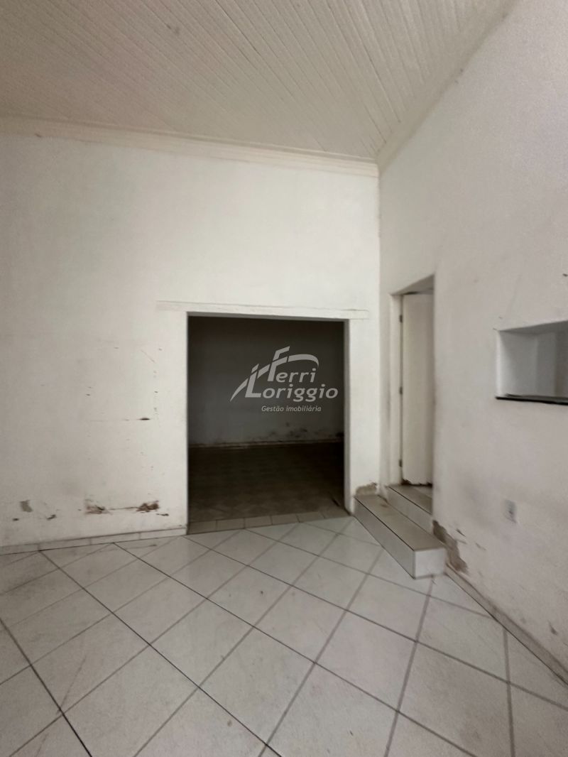 Casa com 182m² para alugar no bairro Centro, Guaratingueta