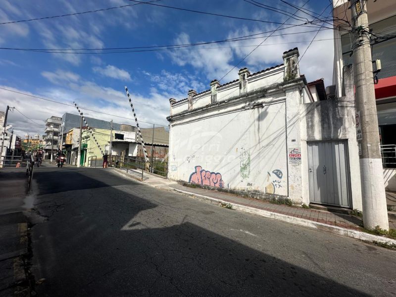 Casa com 182m² para alugar no bairro Centro, Guaratingueta