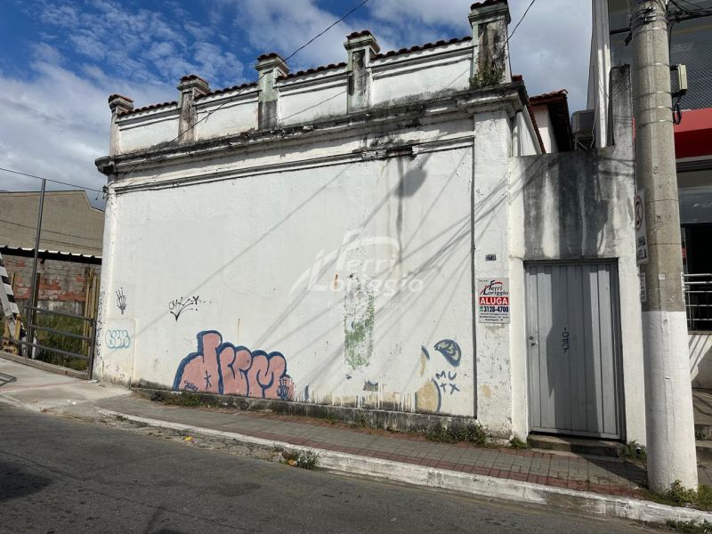 Casa com 182m² para alugar no bairro Centro, Guaratingueta