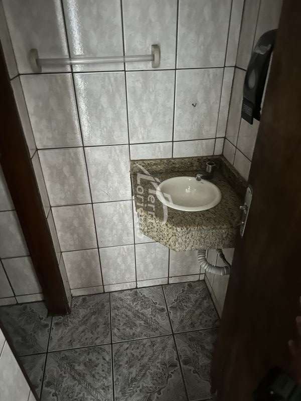 Ponto Comercial com 119m² para alugar no bairro Centro, Guaratingueta