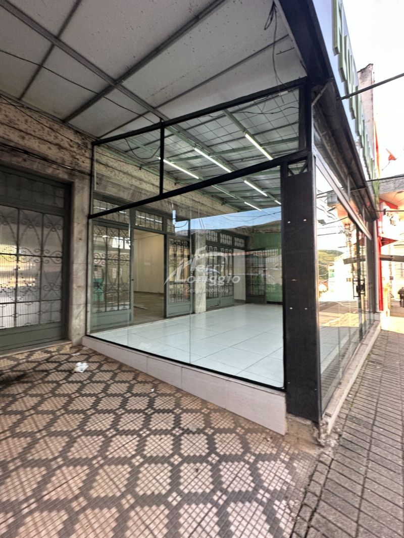 Ponto Comercial com 2 banheiros para alugar no bairro Centro, Guaratingueta