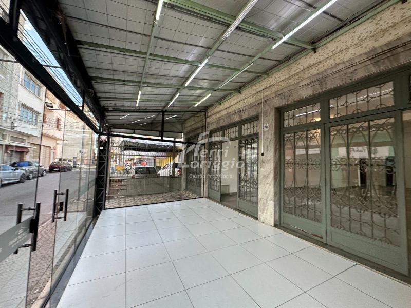 Ponto Comercial com 2 banheiros para alugar no bairro Centro, Guaratingueta