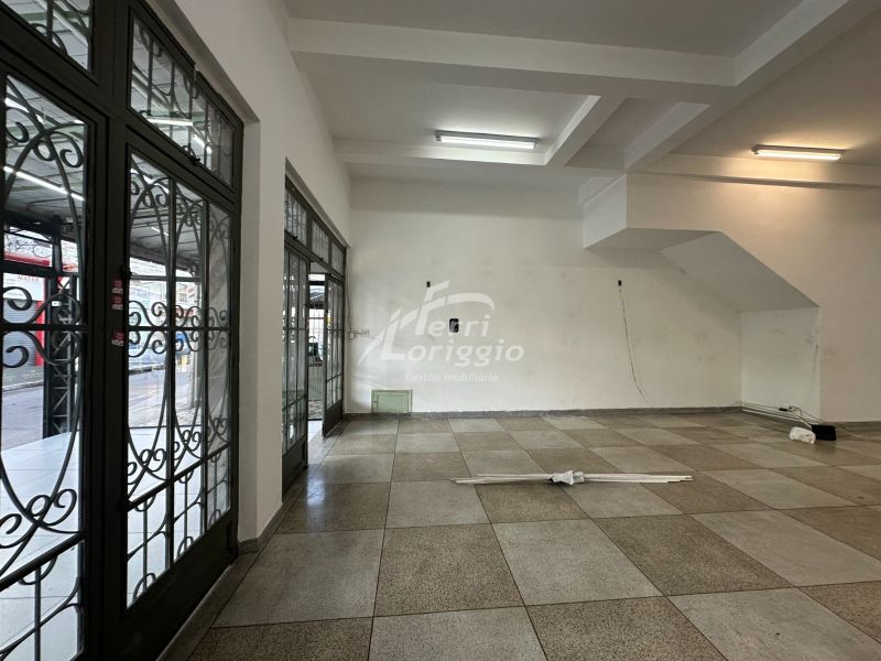Ponto Comercial com 2 banheiros para alugar no bairro Centro, Guaratingueta