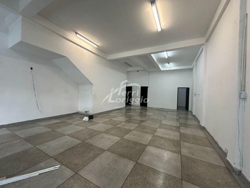 Ponto Comercial com 2 banheiros para alugar no bairro Centro, Guaratingueta