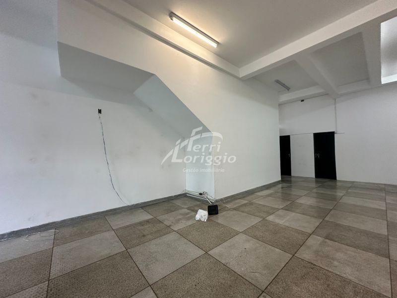 Ponto Comercial com 2 banheiros para alugar no bairro Centro, Guaratingueta
