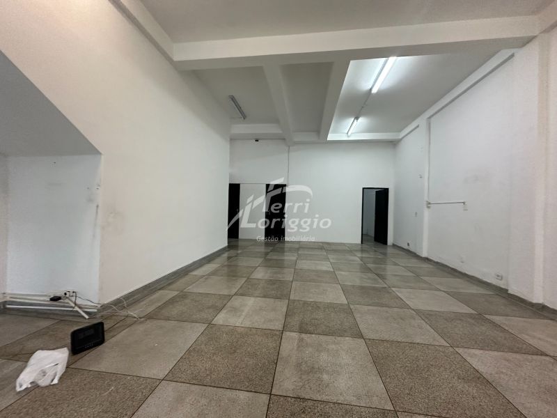 Ponto Comercial com 2 banheiros para alugar no bairro Centro, Guaratingueta