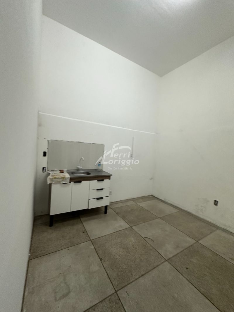 Ponto Comercial com 2 banheiros para alugar no bairro Centro, Guaratingueta