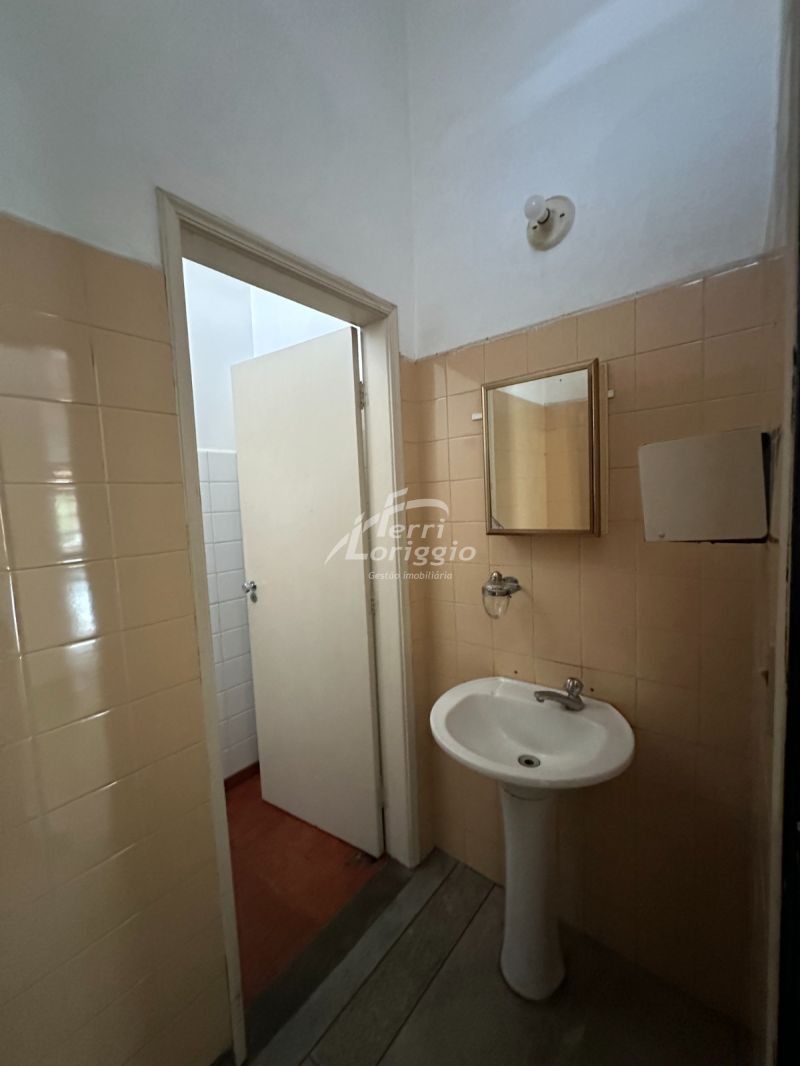 Ponto Comercial com 2 banheiros para alugar no bairro Centro, Guaratingueta