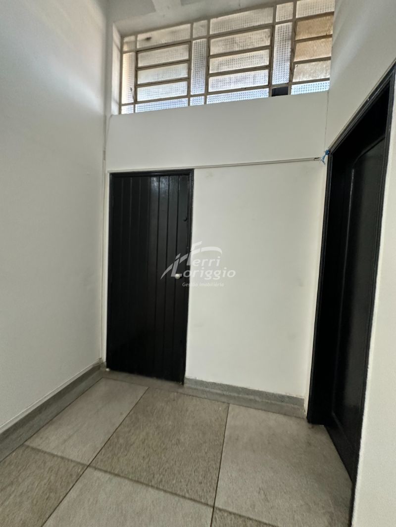 Ponto Comercial com 2 banheiros para alugar no bairro Centro, Guaratingueta