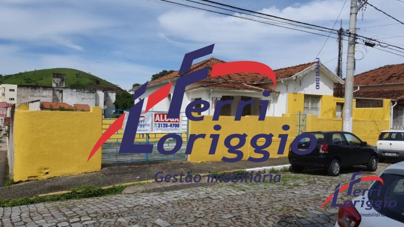 Casa com 6 quartos e 139m² para alugar no bairro Centro, Guaratingueta
