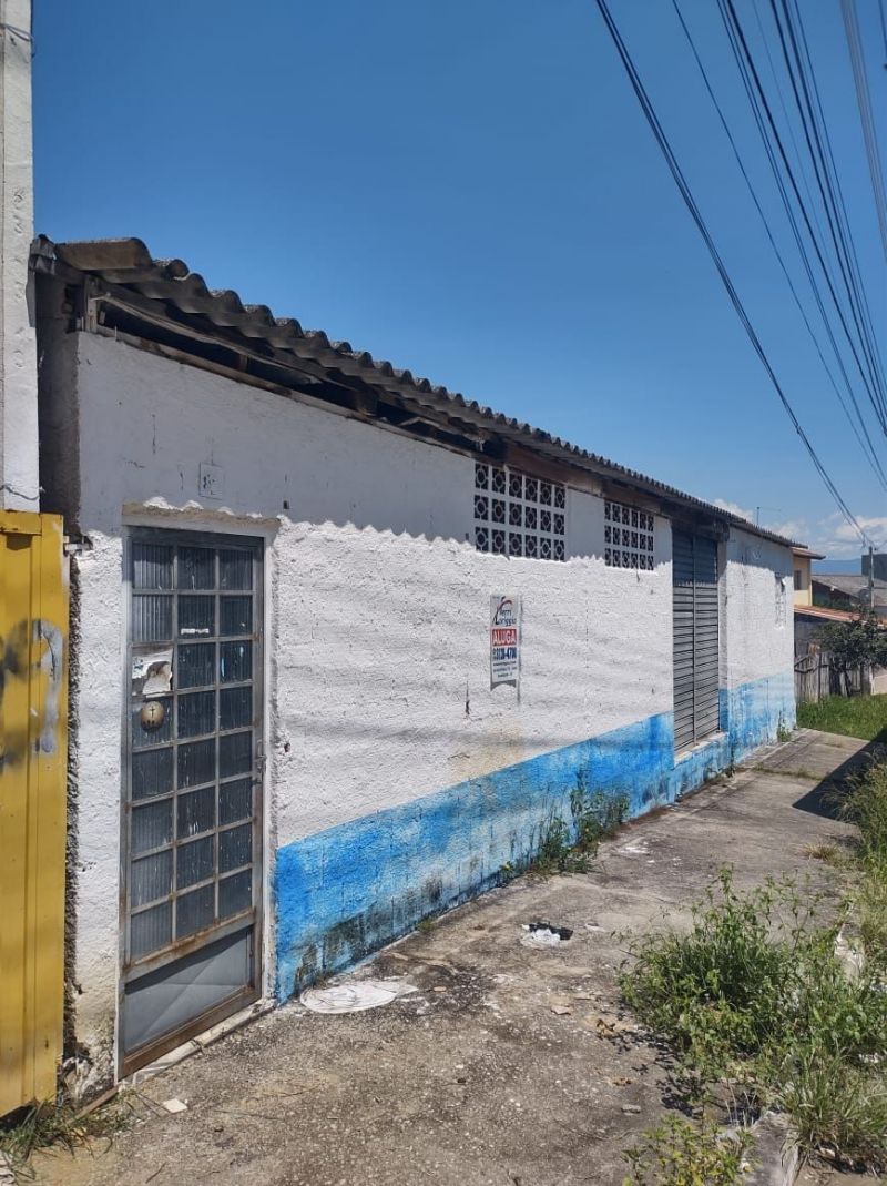 Casa com 3 quartos e 2 banheiros para alugar no bairro Itaguaçu, Aparecida