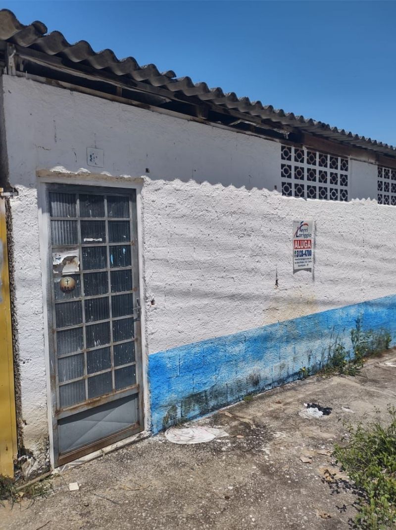 Casa com 3 quartos e 2 banheiros para alugar no bairro Itaguaçu, Aparecida