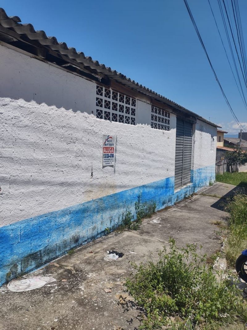 Casa com 3 quartos e 2 banheiros para alugar no bairro Itaguaçu, Aparecida