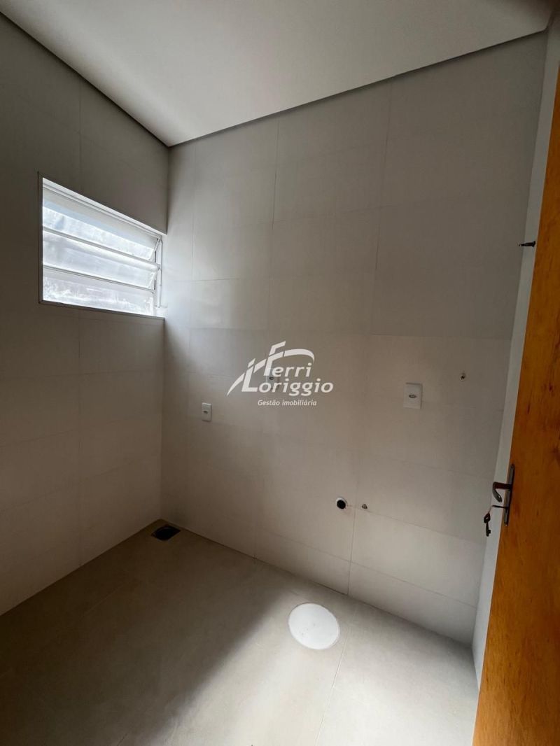 Ponto Comercial com 3 banheiros e 122m² para alugar no bairro Santa Luzia, Guaratingueta