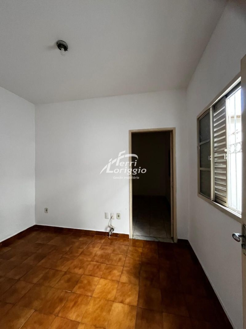 Casa com 3 quartos, 2 banheiros e 104m² para alugar no bairro Pedregulho, Guaratingueta